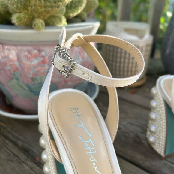 Blue By Betsey Johnson Heels Sandals Pearl Size 7M Bride Wedding Pumps - Picture 16 of 16